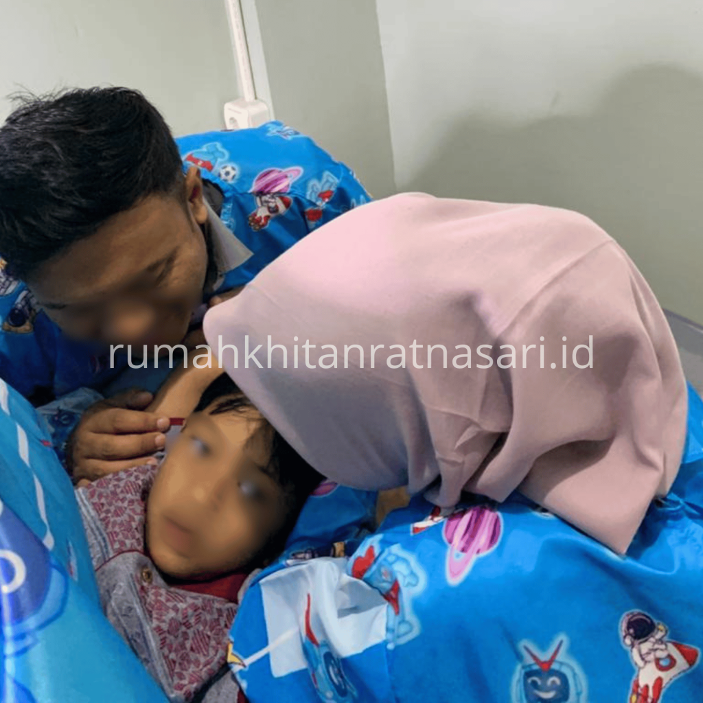 Sunat Tanpa Perban: Benarkah Lebih Mudah Dirawat?
